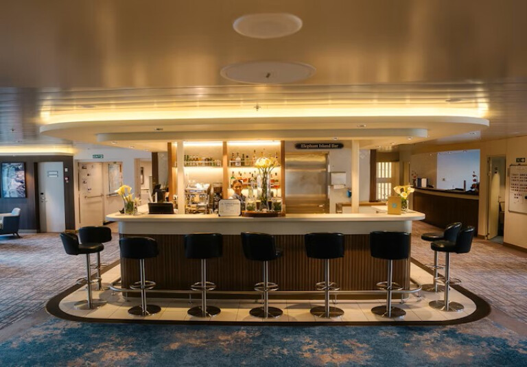 Bar an Bord der Greg Mortimer